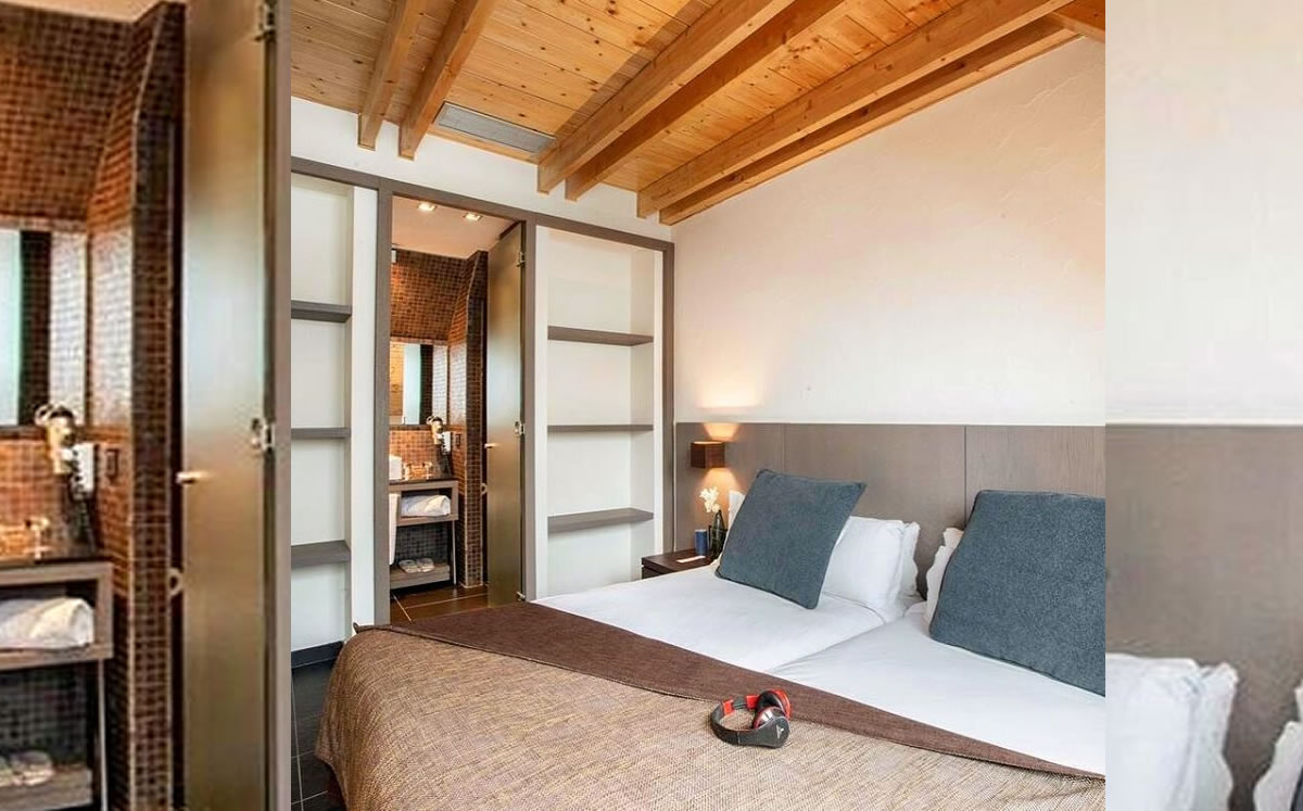 Los techos de madera dan a MiM Baqueira un aire de hotel de montaña