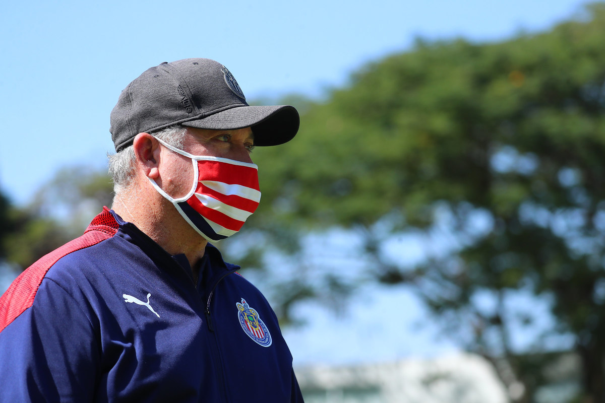 Victor Manuel Vucetich regresó a verde valle para entrenar con su Rebaño (FOTO: Chivas)