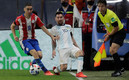 Miguel Almirón provocó un penal a favor de Paraguay. (FOTO: AFP)