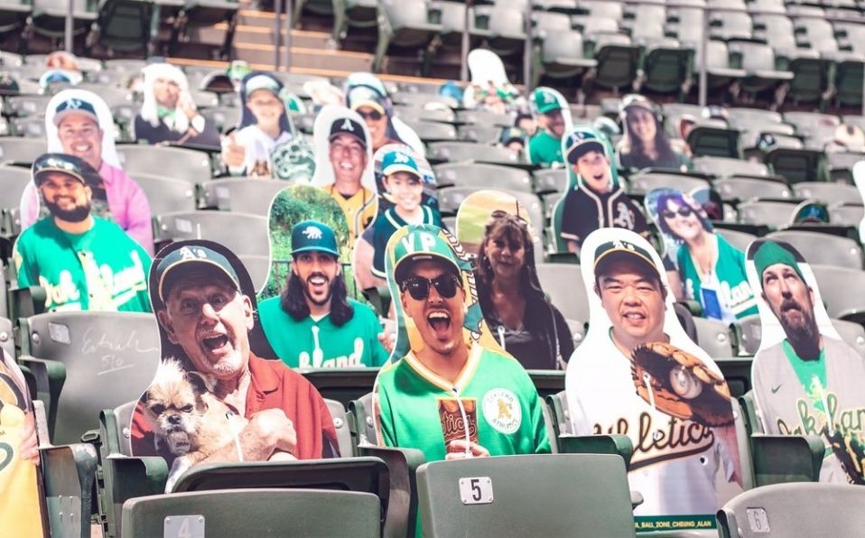 Los 30 estadios tuvieron recortes de fotos de la afición. (Foto: AP)