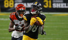 Diontae Johnson, de Steelers, terminó con 116 yardas en recepciones y una anotación.  (AFP)