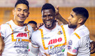 Franco Arizala es felicitado por su gol de media cancha en el Alebrijes-Cimarrones. (Imago7)