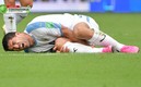 El charrúa se duele de una falta durante un partido con la selección charrúa. FOTO: AFP.