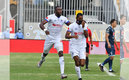 Jeery Bengston usa cubrebocas en los partidos.
