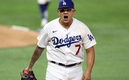 Julio Urías cerró el encuentro y finalizó con ponche para coronarse. (Foto: AP)