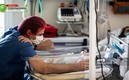Los franceses siguen alertas por la pandemia. FOTO: AFP.