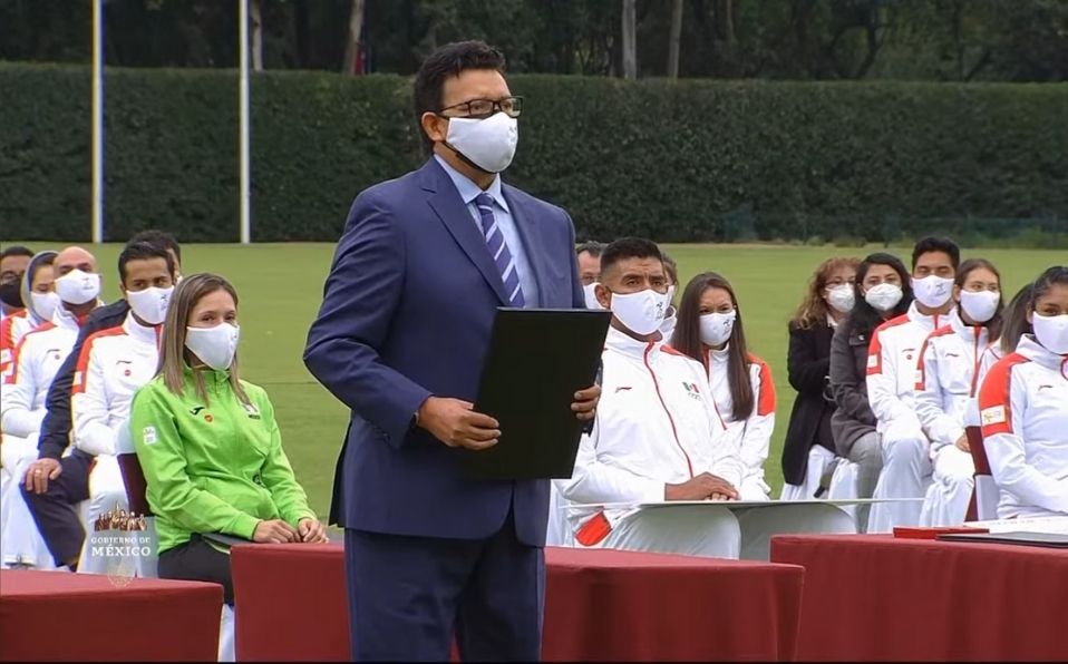 Valenzuela fue premiado por su trayectoria profesional.