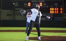 Julio Urías, en la image en el Parque de Béisbol de Ligas Pequeñas, es el último mexicano campeón con los Dodgers. Foto: Mexsport