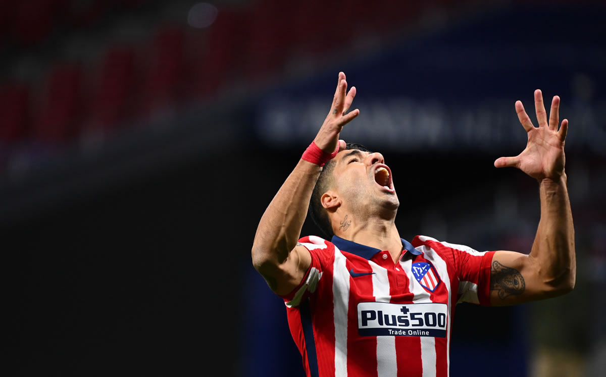 Luis Suárez lamentó el mal momento de Messi en Barcelona. (Foto: AFP)