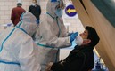 En España se encuentran en una nueva fase de pruebas masivas para detectar el virus. El spray podría ayudar a reducir contagios. Foto: AFP
