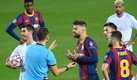 Gerard Piqué se fue expulsado por "lento" en el debut del Barcelona en la Champions. (AFP)
