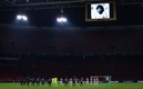 En el Amsterdam Arena sonó "Life is live" y se vio la imagen de Maradona en la pantalla del estadio. Foto: AFP