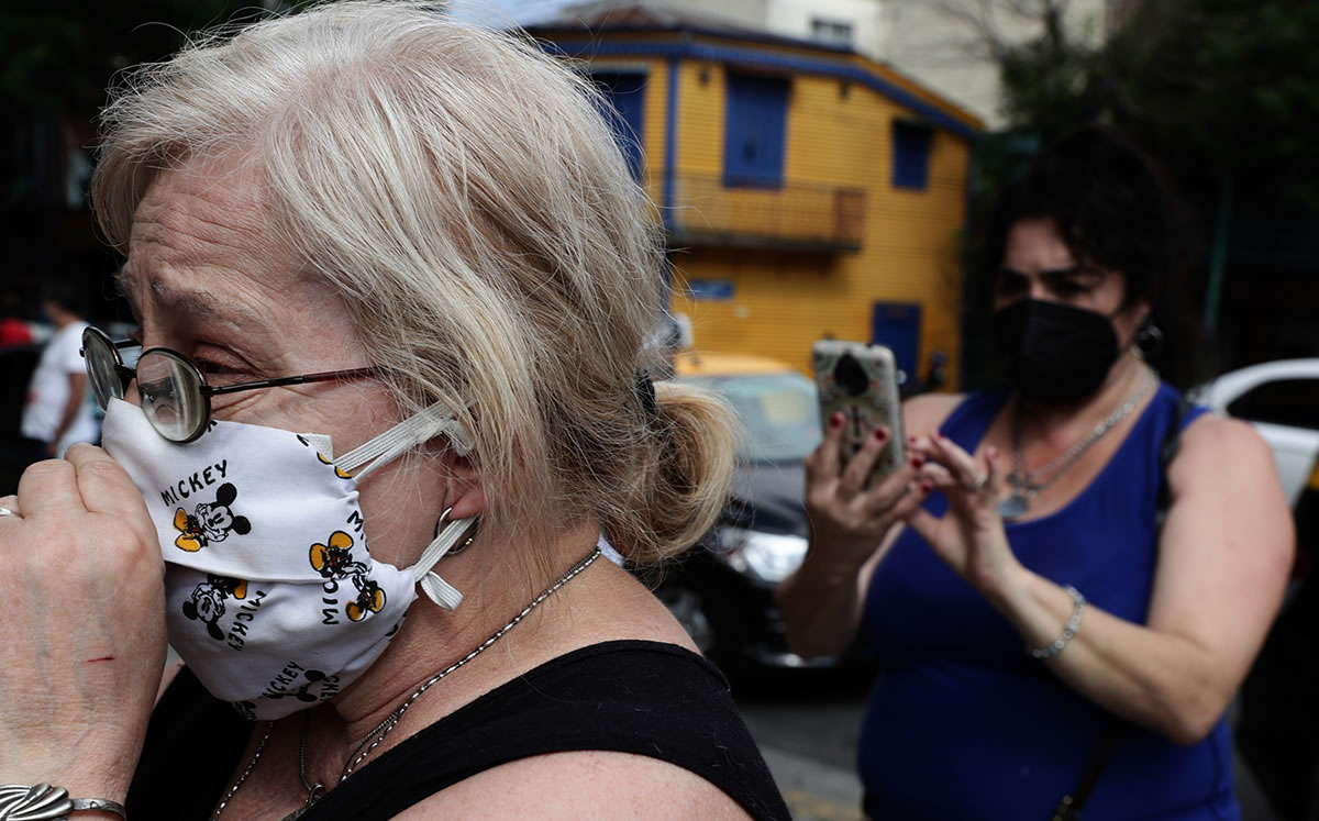 Sin importar la edad, la afición está consternada tras la noticia.  (AFP)