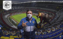 El Piojo Herrera posa con celeste, la 'mascota' de las Águilas. FOTO: Mexsport.