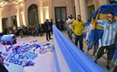El féretro de Maradona en la Casa Rosada. (AFP)