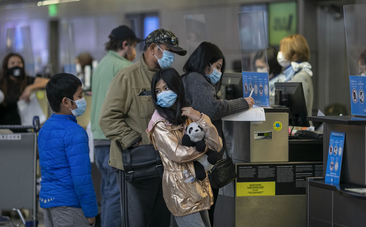 El aeropuerto de Los Angeles, muy concurrido en estas épocas (AFP)