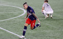 La Pantera Bou gritó con todo el gol del triunfo (AFP)