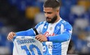 Hubo homenaje y victoria napolitana; llegaron a 17 puntos en el quinto puesto de la Serie A.