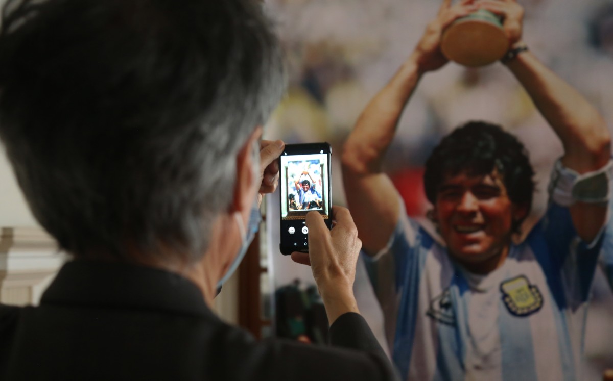 El reportero tuvo la mala suerte de encontrar personas que no le sgustaba el futbol. Foto: AFP