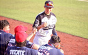 Robledo Peña se embasó por un machucón al cuadro en su primer turno. (Foto: Sultanes)