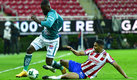 Joel Campbell en la jugada en la que dejó sentado a Gilberto Sepúlveda. (Imago7)