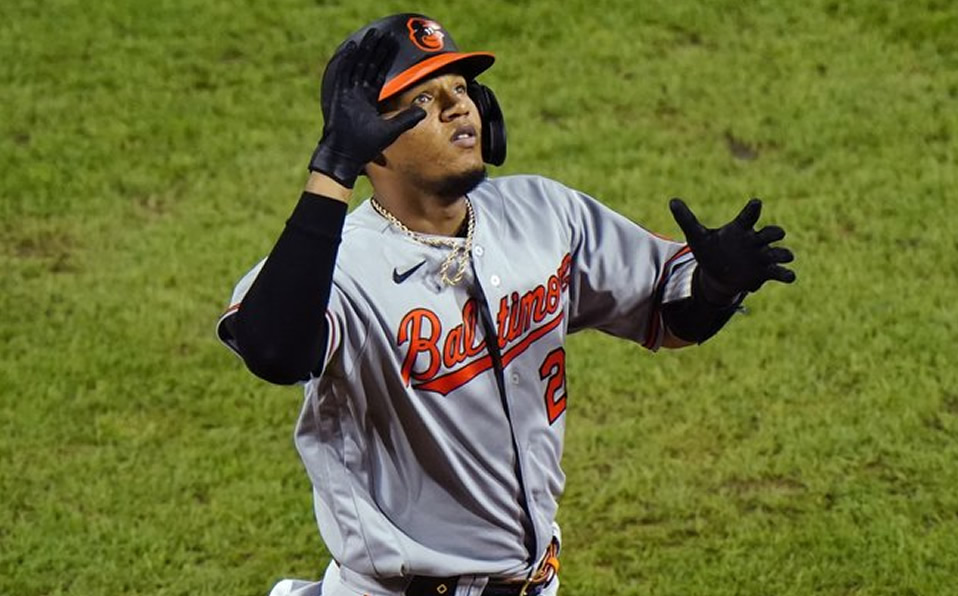 RUMORES MLB: Pedro Severino y los Orioles firman por un año