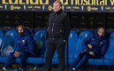 El técnico con la cara desencajada en el banquillo del partido ante el Cádiz. Foto: AFP