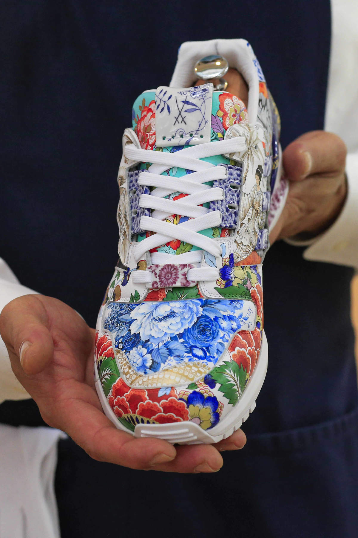 Artesanos colocaron los acabados de porcelana (AFP)