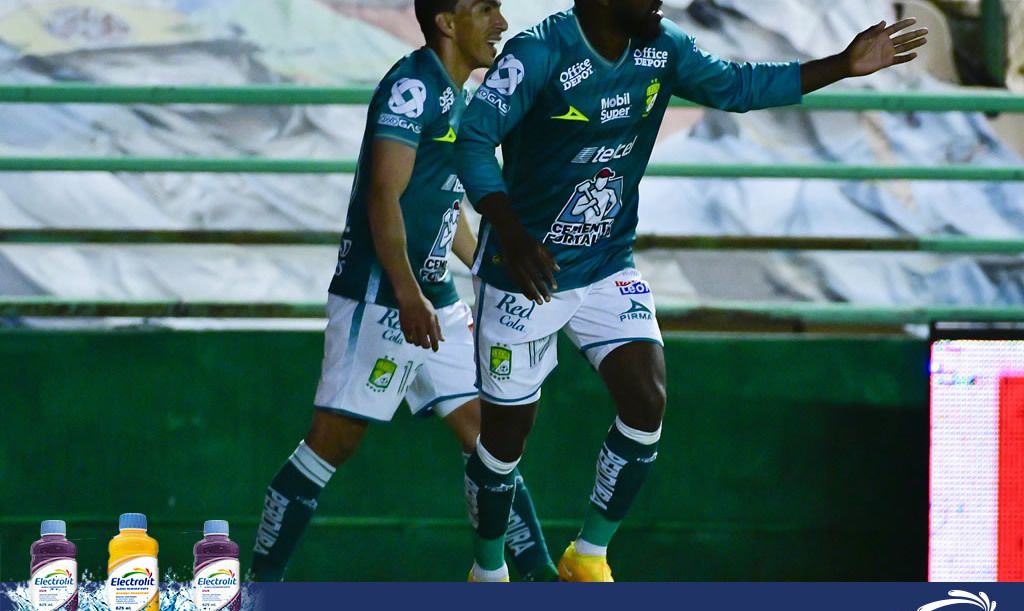 Campbell tras anotar su gol. (Foto: Imago7)