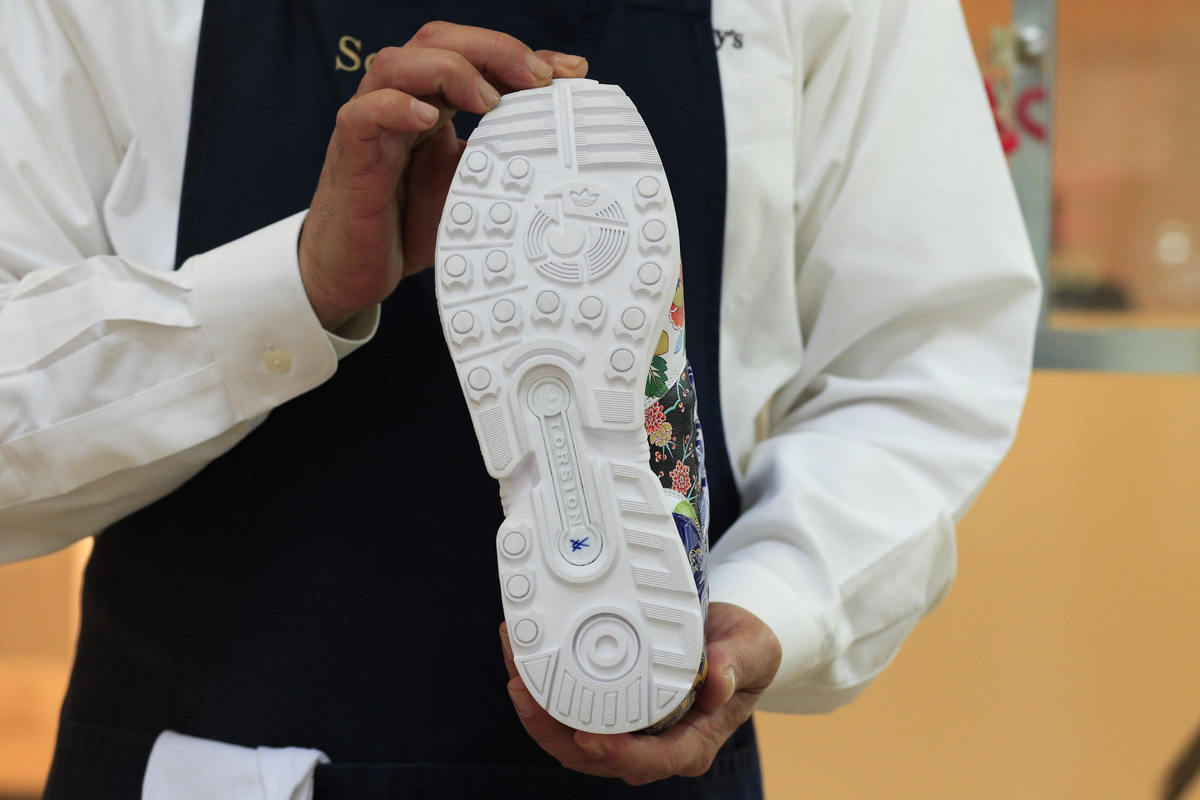 Incluso las suelas fueron decoradas (AFP)