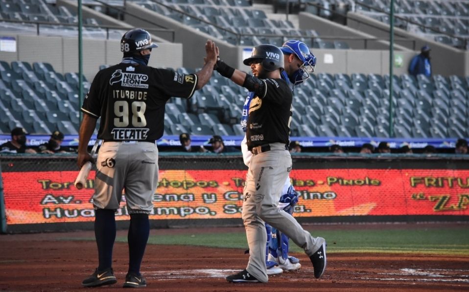 Sultanes selló el rumbo del encuentro con un rally de cinco carreras en la sexta entrada. (Foto: @SultanesOficial)