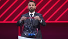 Daniele de Rossi fue el encargado de los bombos en el sorteo de la UEFA a Qatar 2022. (AFP)