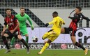 Youssoufa Moukoko intenta un remate ante el Zenit. FOTO: AFP.