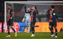 Neymar festeja uno de sus tres goles ante los turcos. FOTO: AFP.