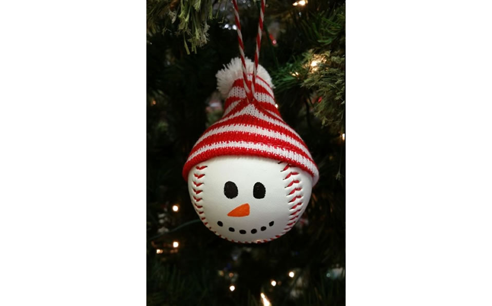 Una feliz pelota como muñeco de nieve