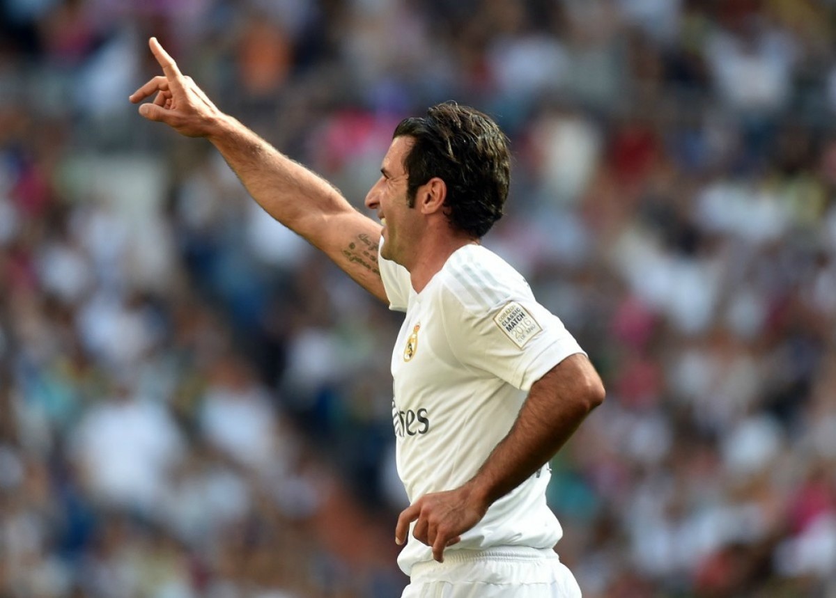Luis Figo | Mediocampista | Al igual que Ronaldo, su pasado con Barcelona logró revertir las críticas y ganarse los aplausos. (Foto: AFP)