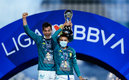 Nacho González recibió el título de campeón junto a Luis Montes. (Foto: Imago7)