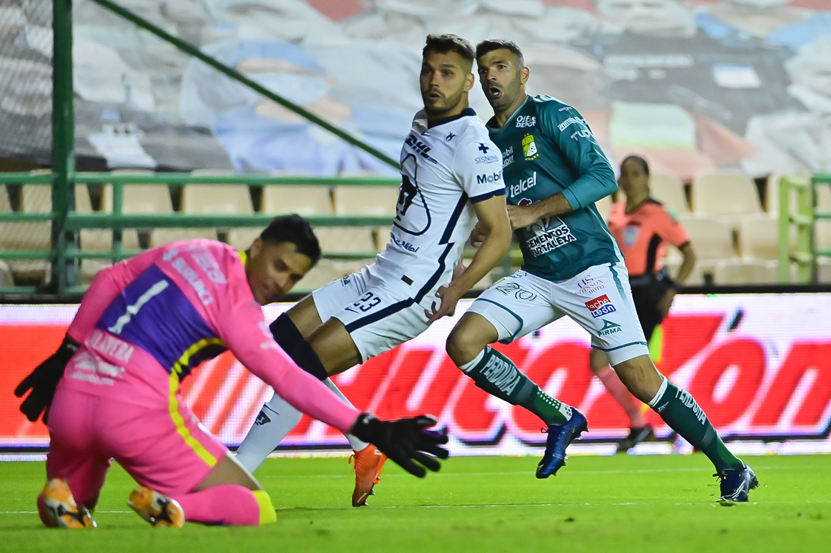 Talavera no pudo detener el disparo de Gigliotti. (Foto: Imago7)