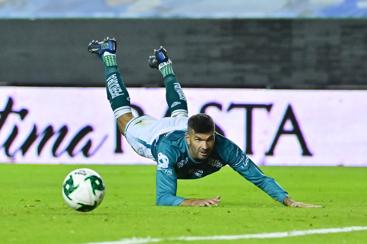 Una gran falla de Gigliotti. (Foto: Imago7)