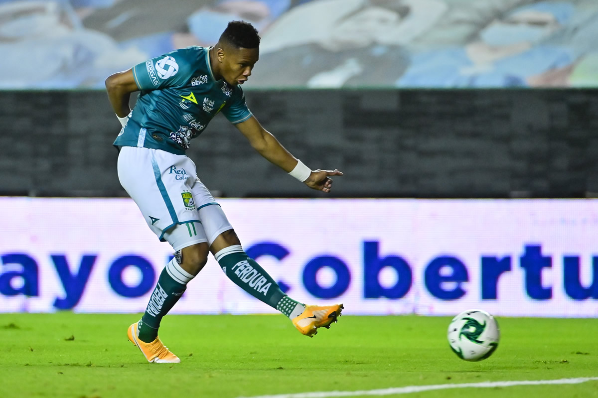 Yairo Moreno puso así el segundo para León. (Foto: Imago7)
