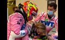 Equipo lloró la partida de Checo Pérez. (Captura)