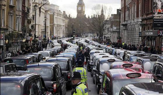 Londres es una de las ciudades con más problemas viales en Europa. (AP)