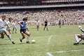 Maradona convirtió el llamado  'Gol del Siglo' ante Inglaterra en la cancha del Azteca