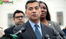 Xavier Becerra nació en California, pero su padre y madre son de Jalisco. (AFP)