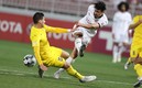 El central mexicano en una barrida a Baghdad Bounedjah del Al-Sadd en el juego de este domingo. Foto: Al-Sadd