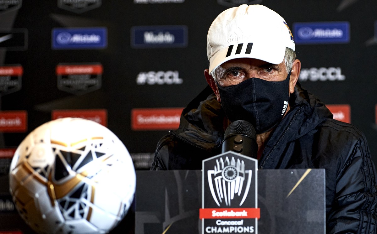 El Tuca cree que los reporteros que cubren TIgres exageran siempre sobre lo bueno y lo malo de su equipo. Foto: Mexsport