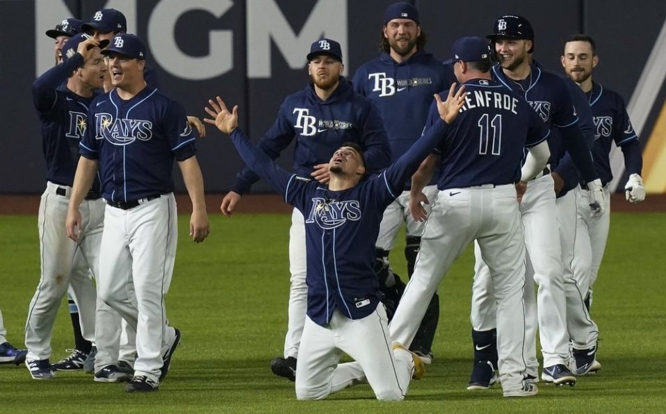 Los Rays dejaron en el terreno a los Dodgers con un hit de Brett Phillips. (Foto: AP)