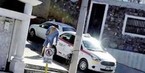 El hombre se encuentra aislado en su casa