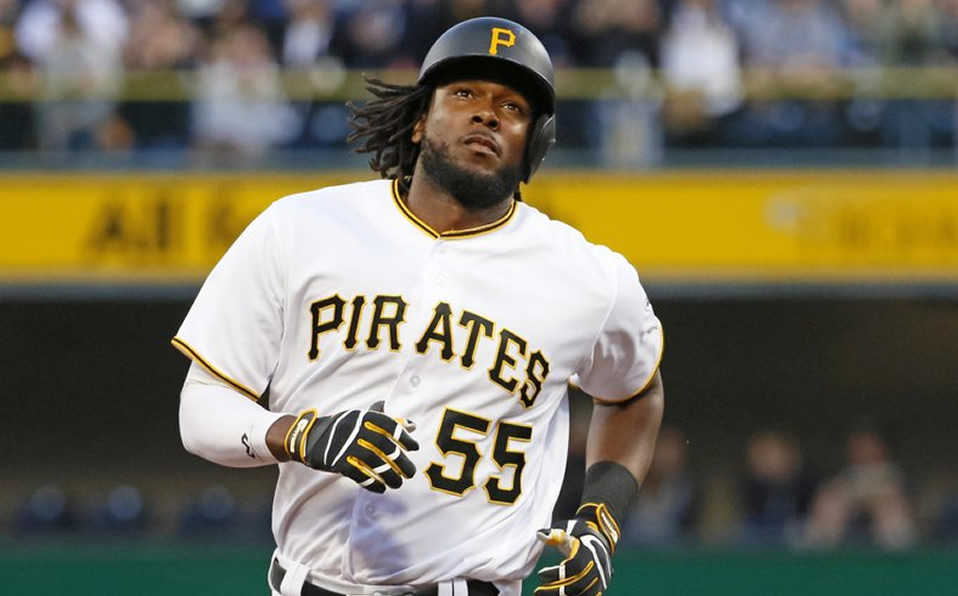 Josh Bell llega a los Nationals, por dos prospectos