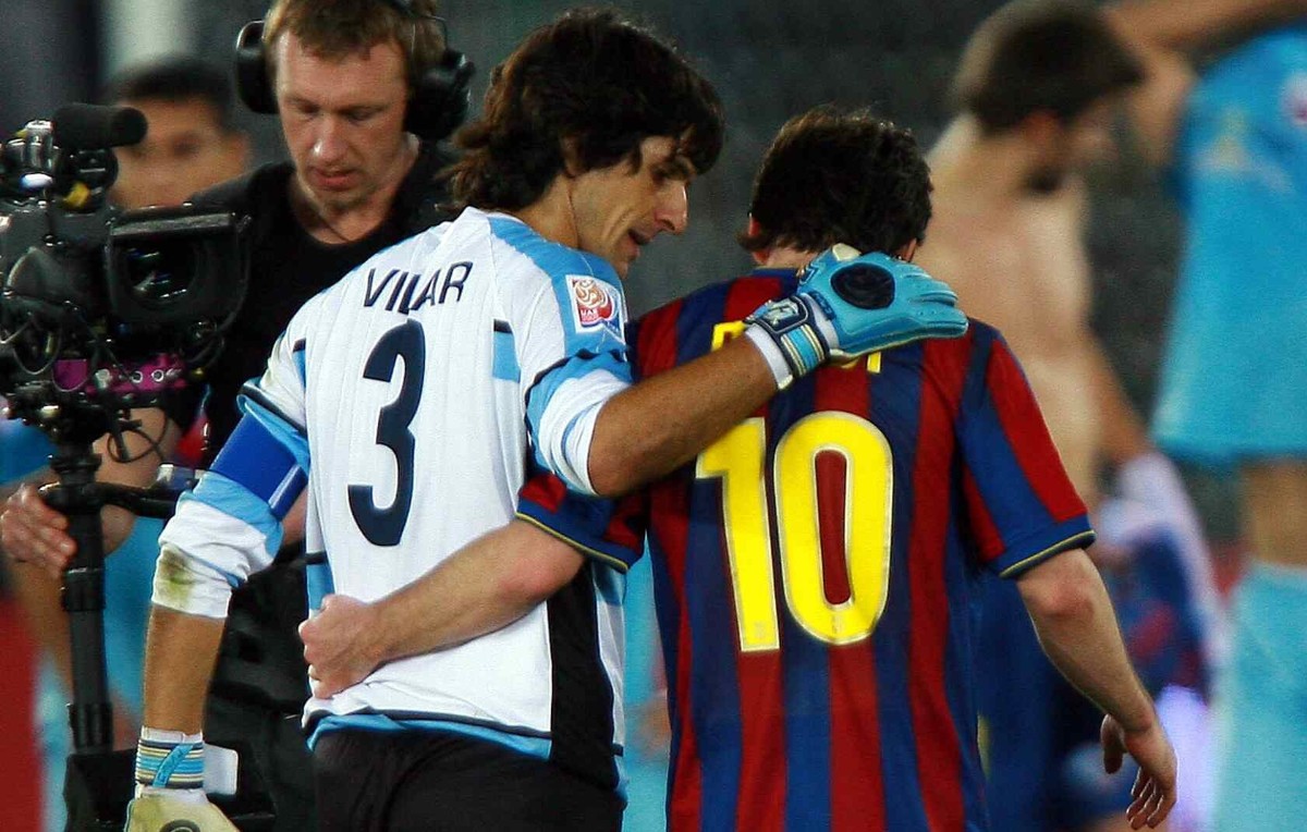 Messi y Vilar se saludaron al final del encuentro hace 11 años en el Mundial de Clubes. Foto: Mexsport